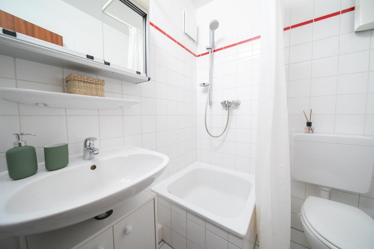 Studio Shiny - Zentral Mit Balkon - Messe - Kueche Neuss Esterno foto